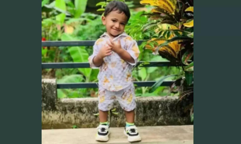 നിർത്തിയിട്ട കാർ ഉരുണ്ടിറങ്ങി ദേഹത്ത് കയറി രണ്ടര വയസ്സുകാരന് ദാരുണാന്ത്യം